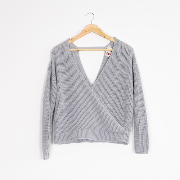 Small deep v-neck sweater - Picture 2 of 6